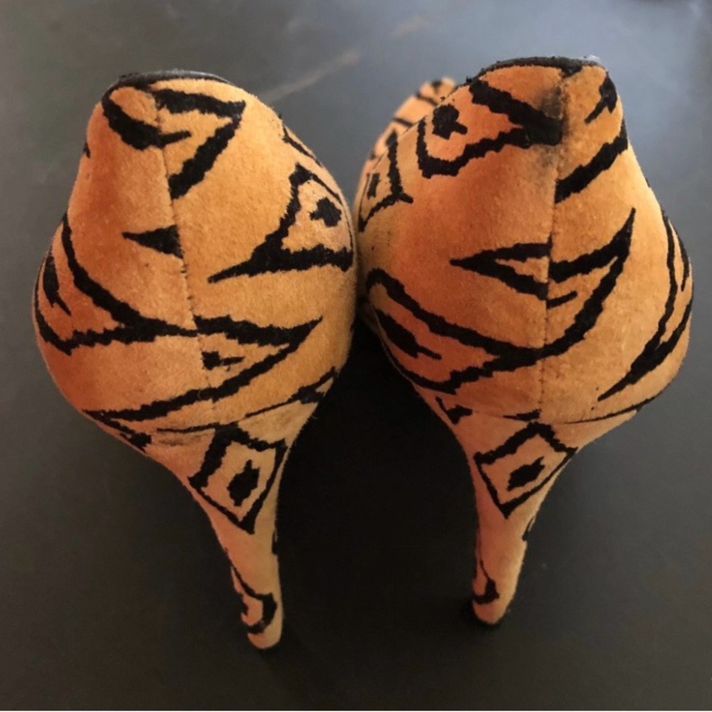 Bcbgeneration Tan And Black Suede Patterned Heels… - image 3